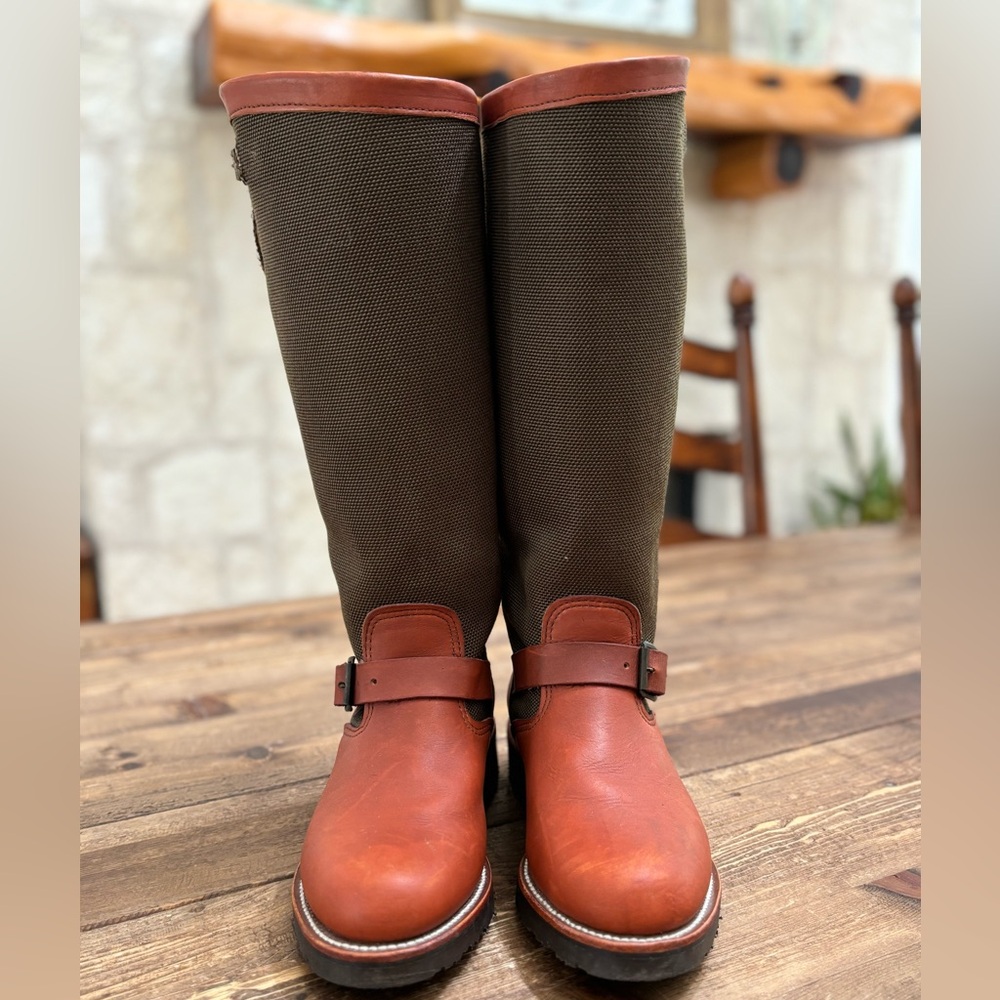 Chippewa size 7 1/2 M snake boots